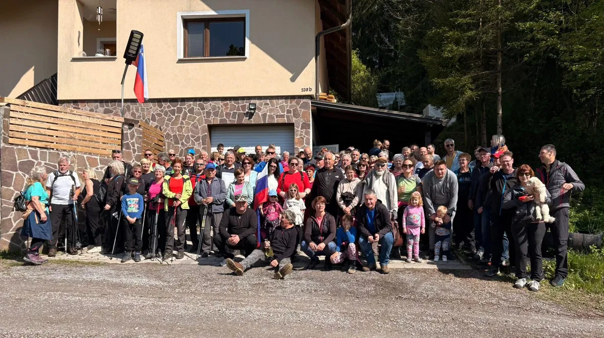 Stari trg obeležil dan upora s tradicionalnim pohodom in priznanjem Mateji Apačnik za prispevek k razvoju kraja