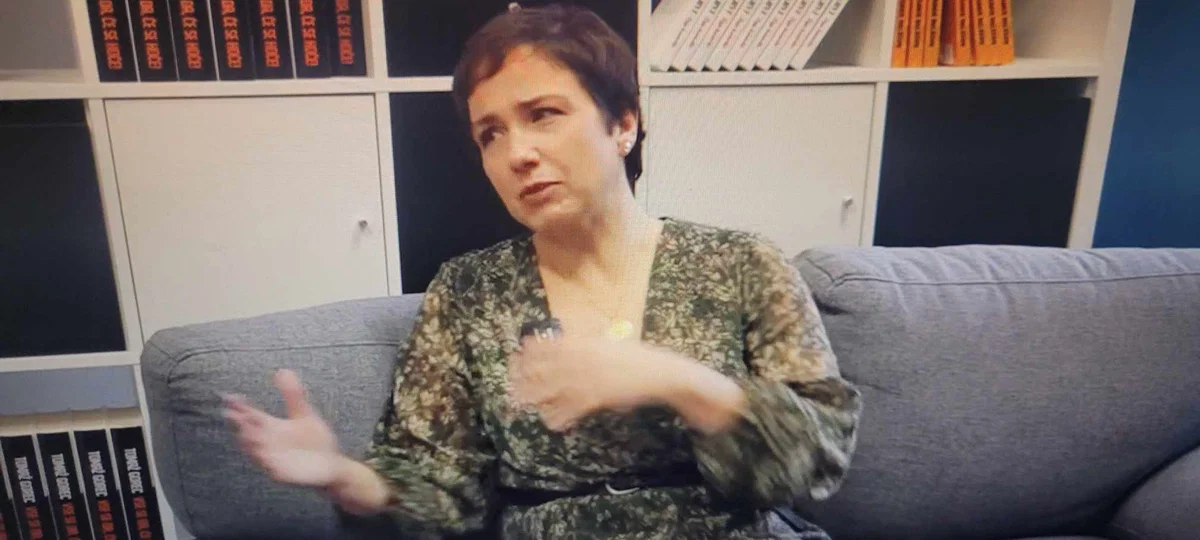 V Knjižnici Dravograd bodo gostili novinarko Saro Volčič