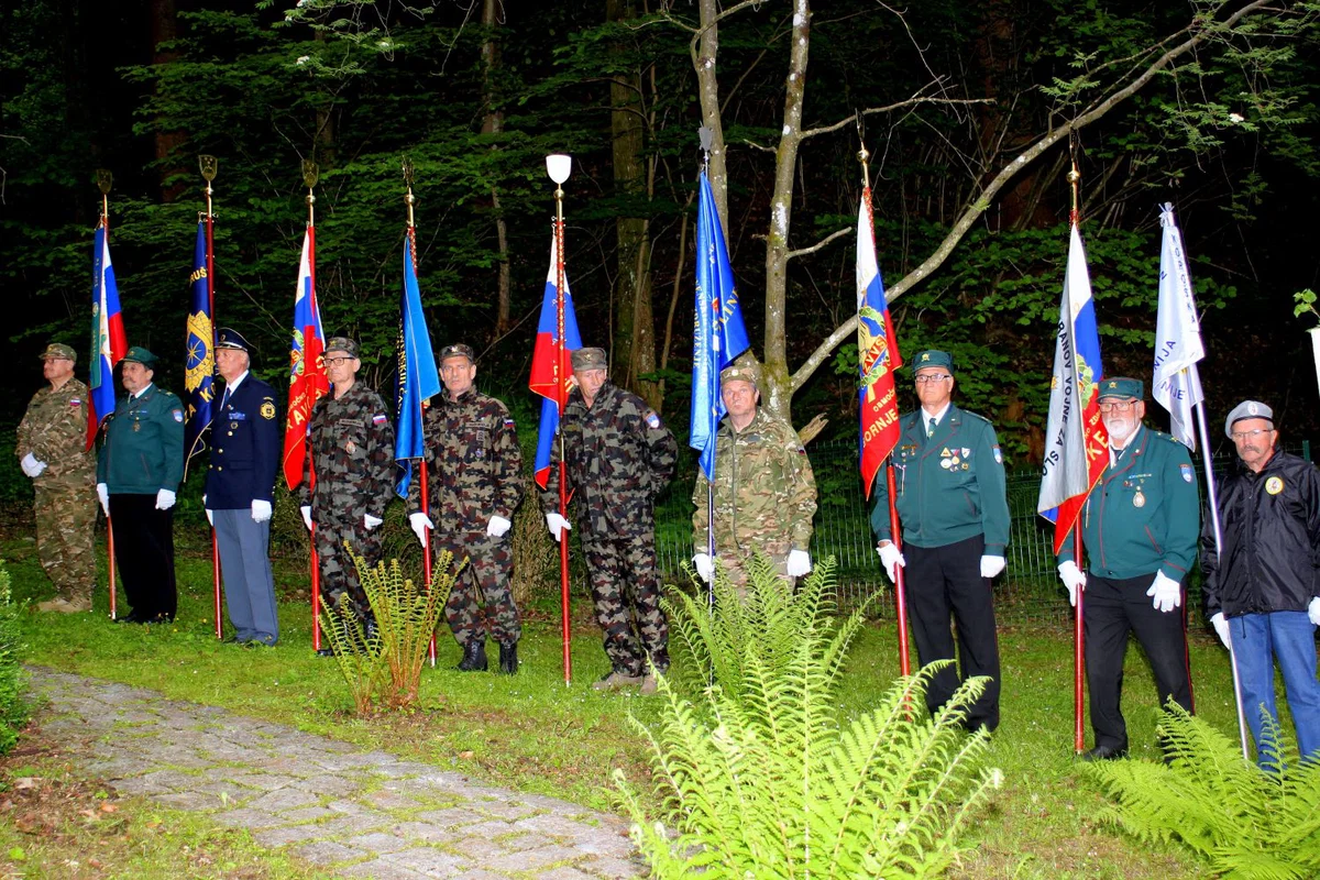 FOTO: Na ruskem grobišču v Črnečah se je odvila spominska svečanost