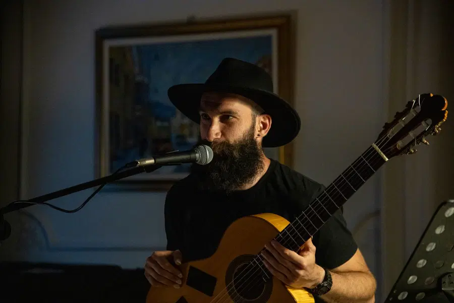 FOTO: V Dvorcu Bukovje so prisluhnili čudovitemu Večeru s kitaro nad Dravo