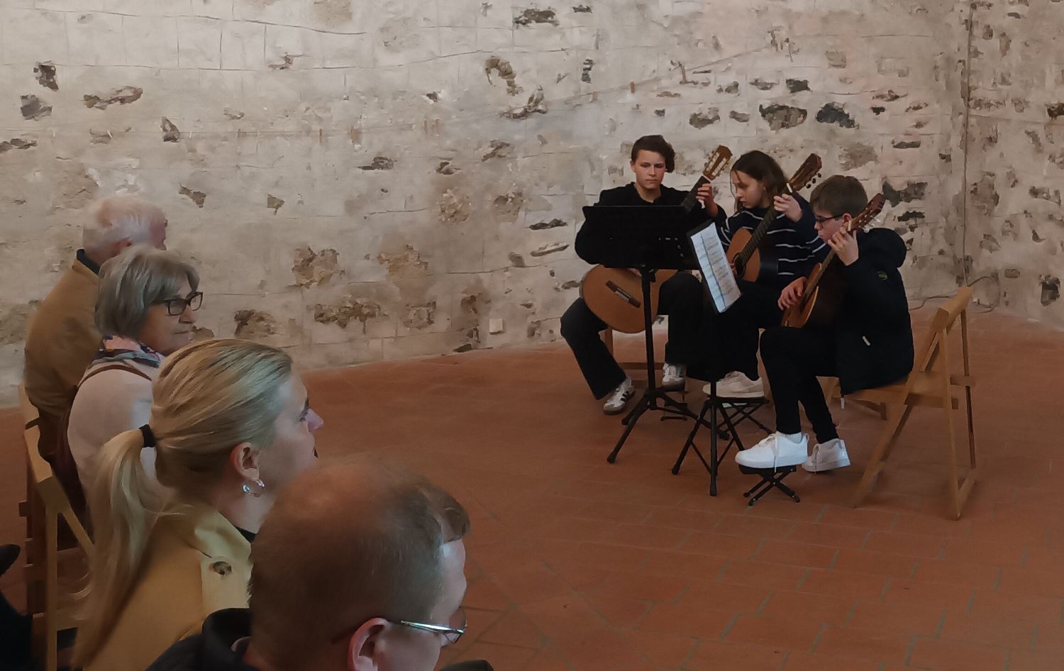 FOTO: V cerkvi sv. Vida v Dravogradu predstavili 3. zvezek knjižne zbirke Gradivo za zgodovino Koroške