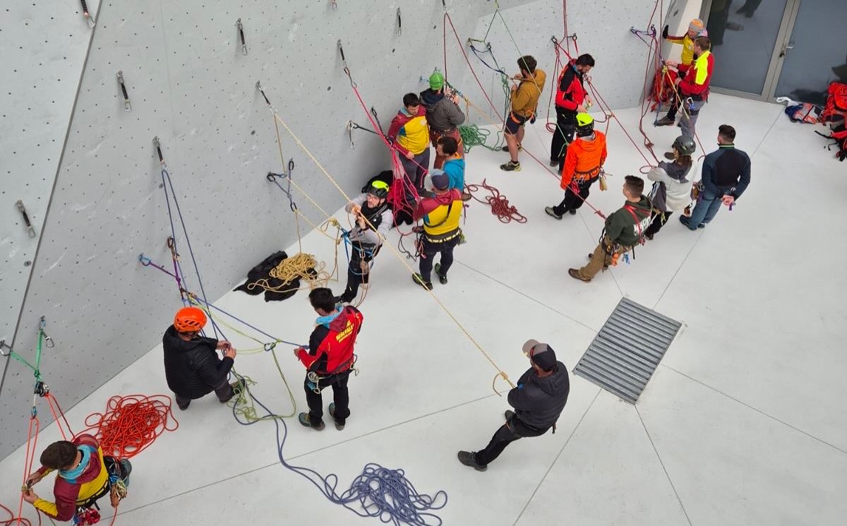 Gorska reševalna služba Koroške izvedla vajo v plezalnem centru Prevalje