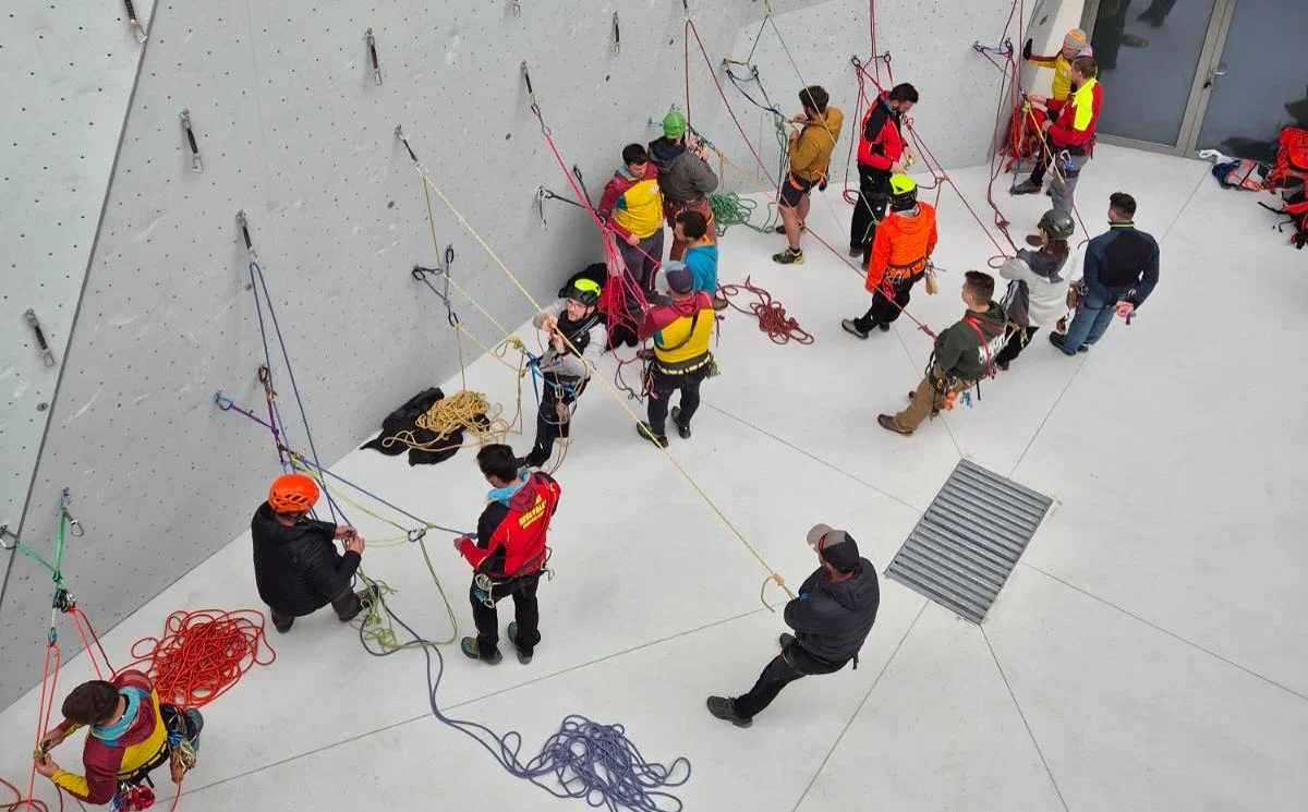 Gorska reševalna služba Koroške izvedla vajo v plezalnem centru Prevalje