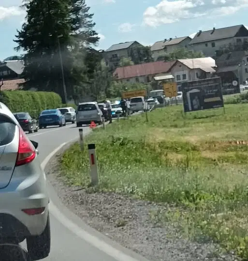 Previdno: Prometna nesreča na relaciji Dravograd-Slovenj Gradec