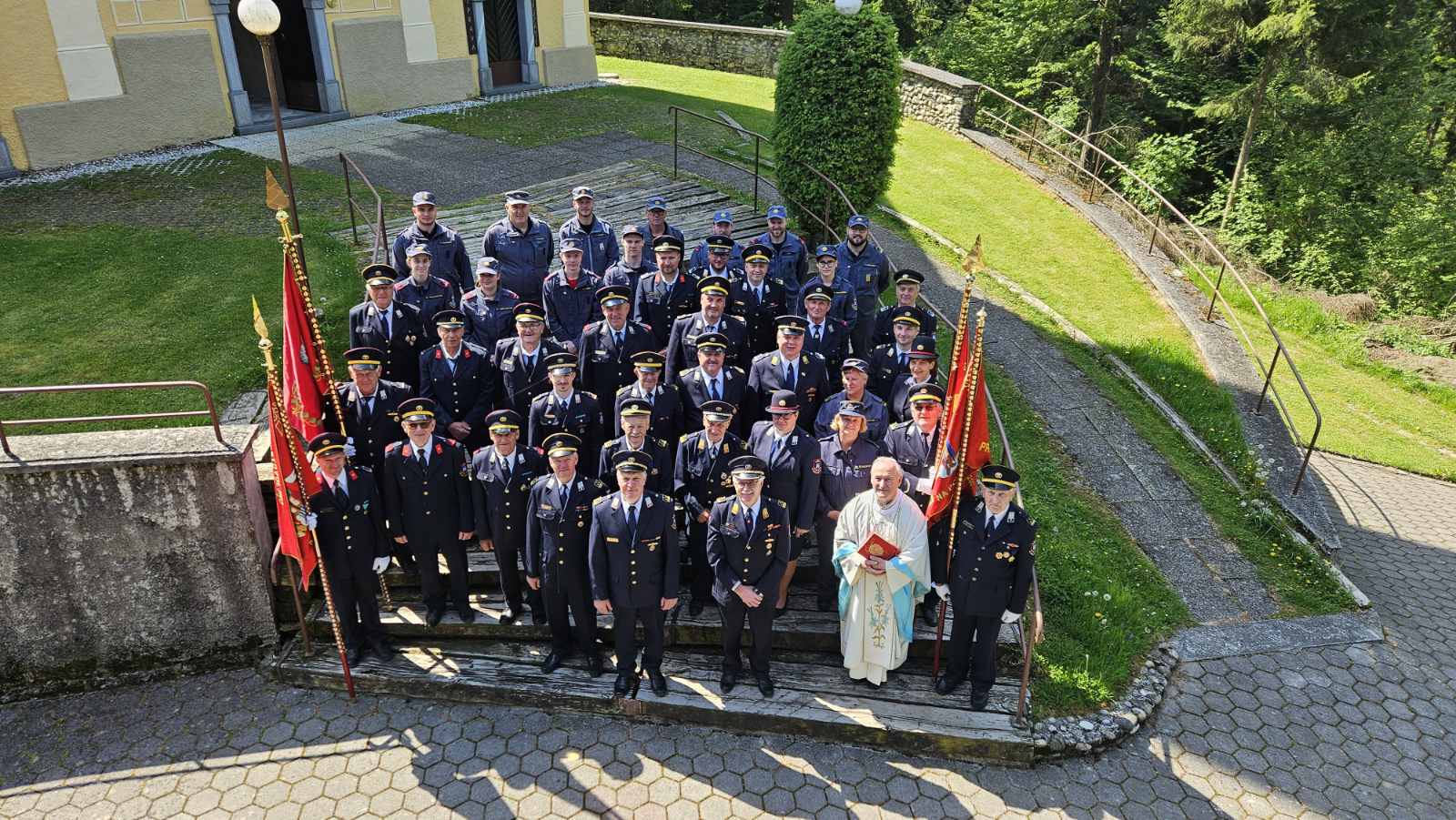 Na Homcu se je danes pri sveti maši zbralo lepo število gasilcev