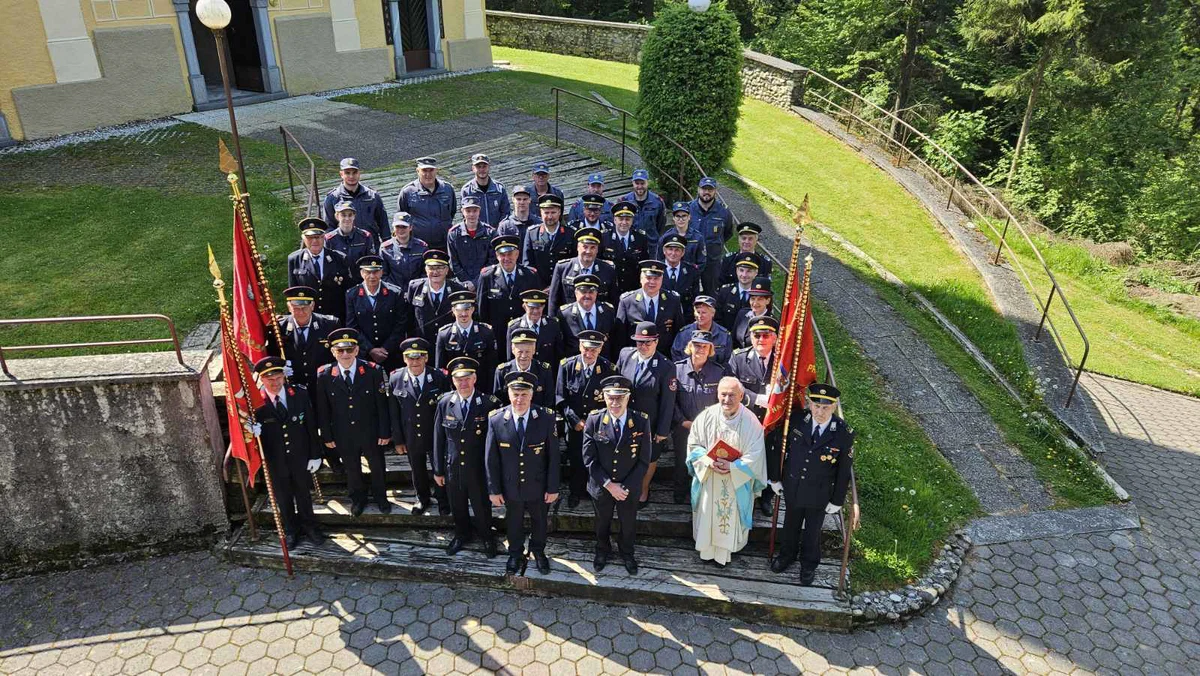 Na Homcu se je danes pri sveti maši zbralo lepo število gasilcev