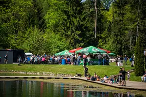 Zaradi prireditve na Ivarčkem jezeru ob 1. maju delna zapora ceste 