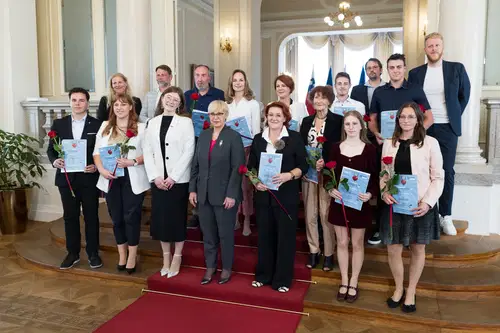 FOTO: Korošica Tara Ledinek prejela nagrado za Naj mladinskega voditelja, številna priznanja Prostovoljec prejeli Korošci