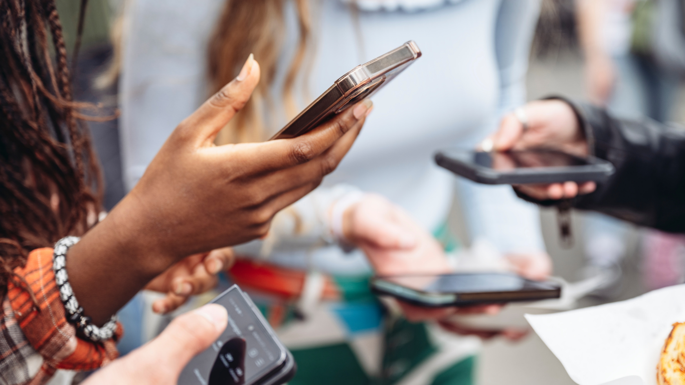 Kako z interaktivno prisotnostjo na družbenih omrežjih pritegniti ter zadržati občinstvo?