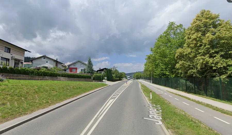 Zaradi obnove vodovoda bo polovična zapora ceste med Ravnami in Prevaljami