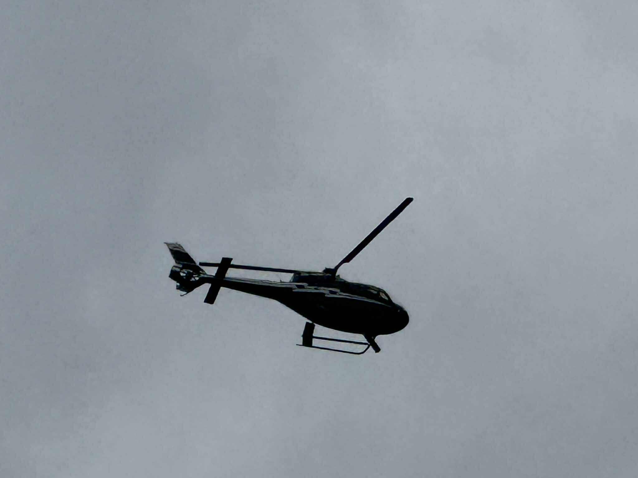 Snežni plaz zasul tri planince pod Toscem, z iskalno akcijo nadaljujejo danes