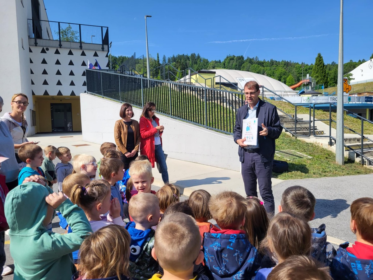 Na Ravnah spodbujajo akcijo ''Ker sem tvoj, počisti za menoj'' za čisto in urejeno občino