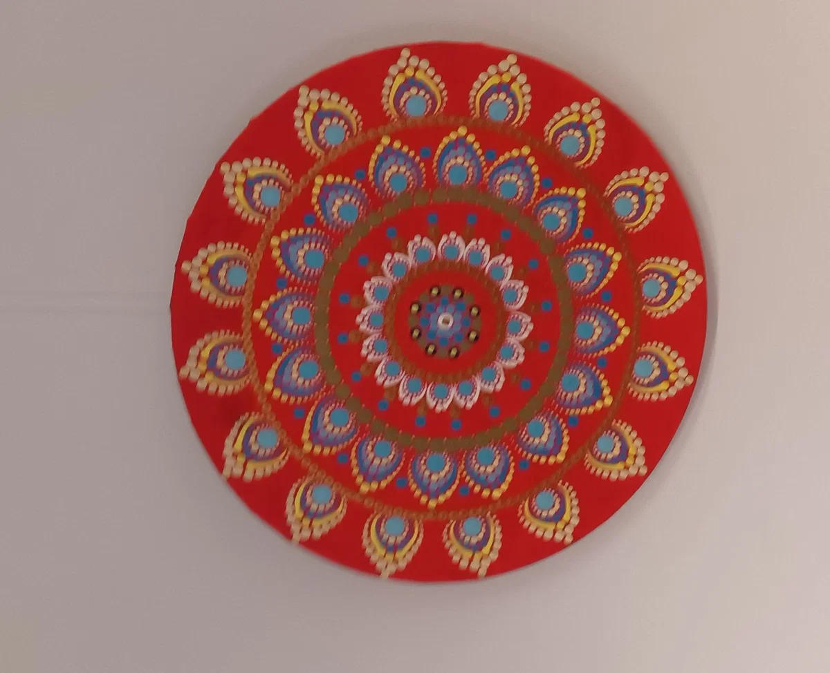 V razstavnih prostorih Infopisarne Dravograd so na ogled mandale Deana Leskovarja (FOTO)