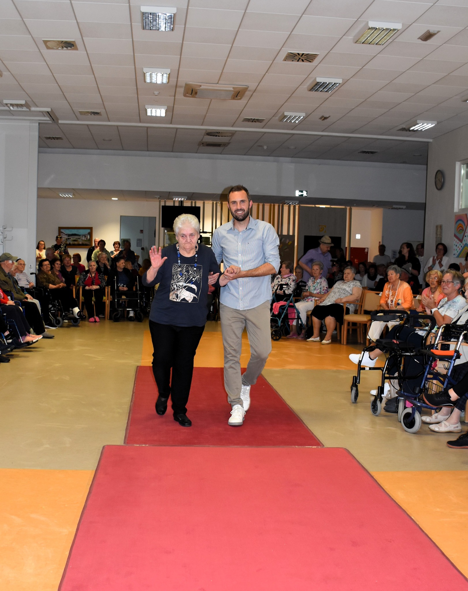 V Domu starostnikov Črneče stanovalci ustvarili nepozaben modni dan (FOTO)