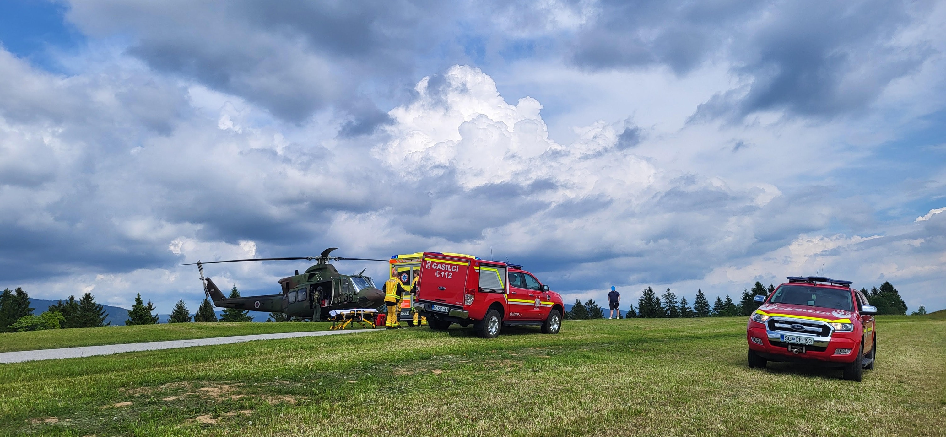 V Završah se je pripetila nesreča, poškodovanega s helikopterjem odpeljali v bolnišnico