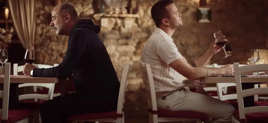 VIDEO: Luka Basi in Dražen Zečić združila moči v čustveni pesmi Tri kreveta