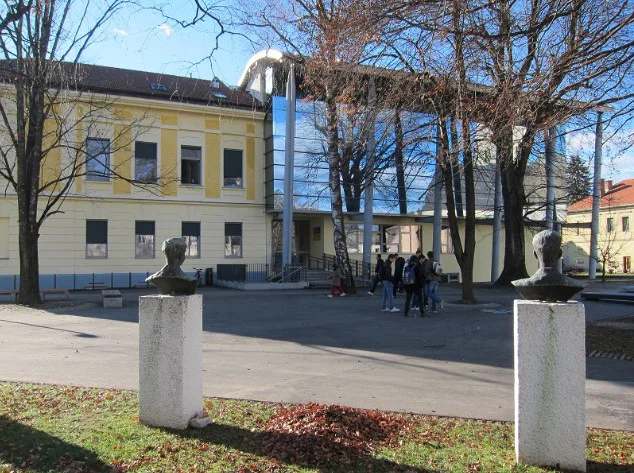 Srednja zdravstvena šola Slovenj Gradec praznuje 50 let predanosti znanju in zdravstvu