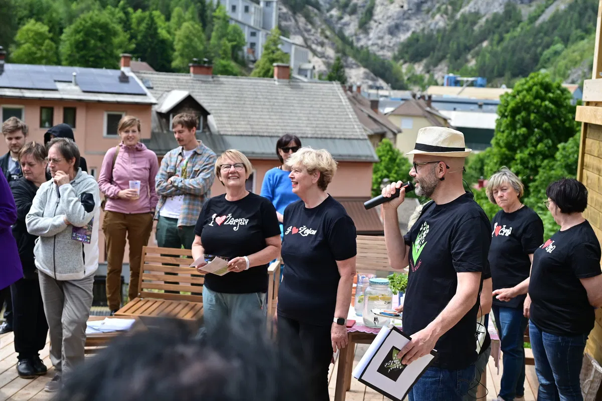 FOTO: Ubrani park Žerjav zaživel v okviru Festivala solzic: "Prostor, kjer se čas ustavi in duša zadiha"