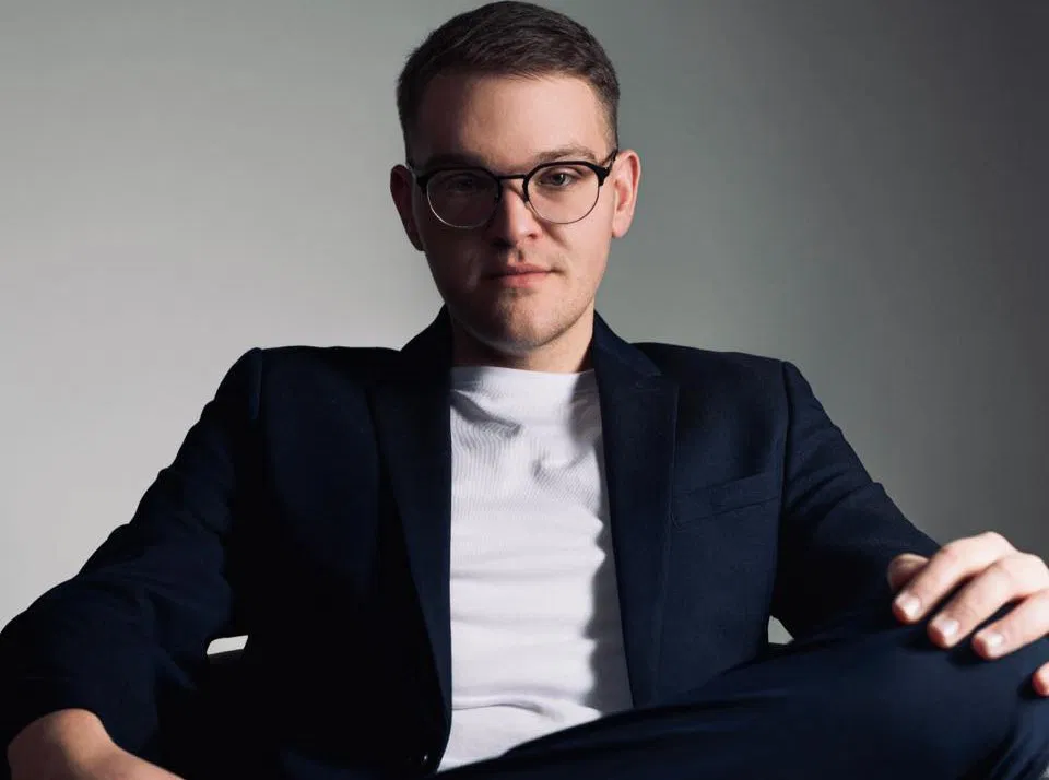 Florist Žan tik pred podiranjem Guinnessovega rekorda v izdelavi šopkov: "Vznemirjenje narašča"