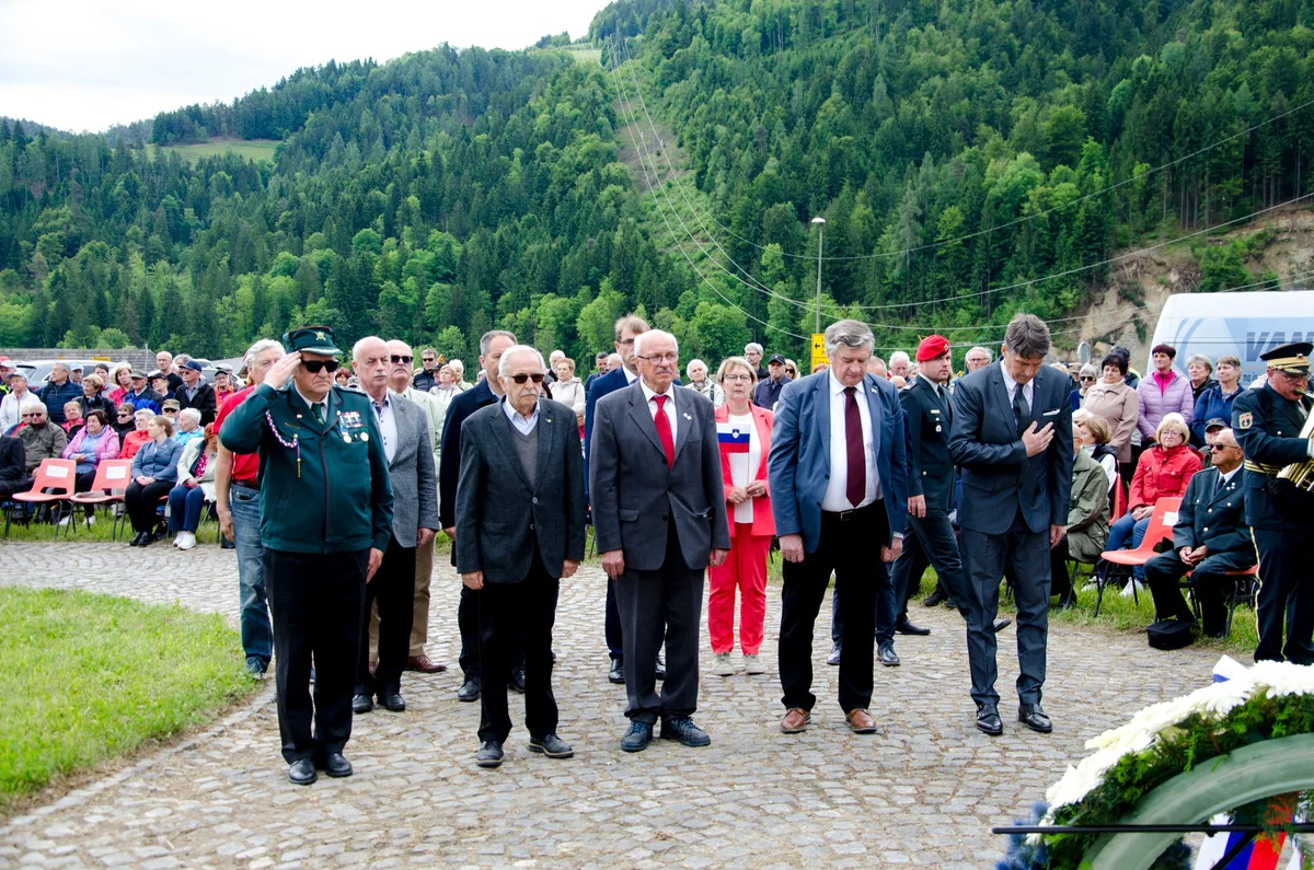 S Poljane pri Prevaljah sporočila o pomenu spominjanja in s pozivi k miru po svetu (FOTO)