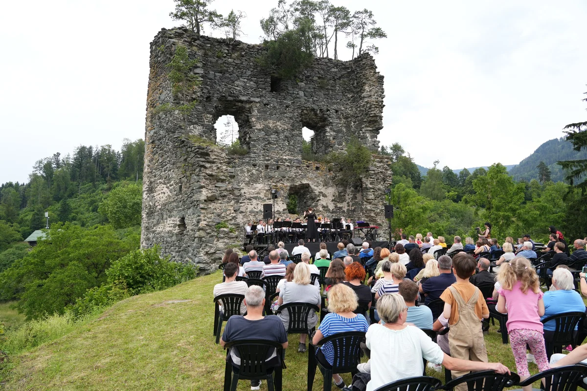 Na dravograjskem starem gradu bo za nepozaben večer poskrbela Godba na pihala Ojstrica