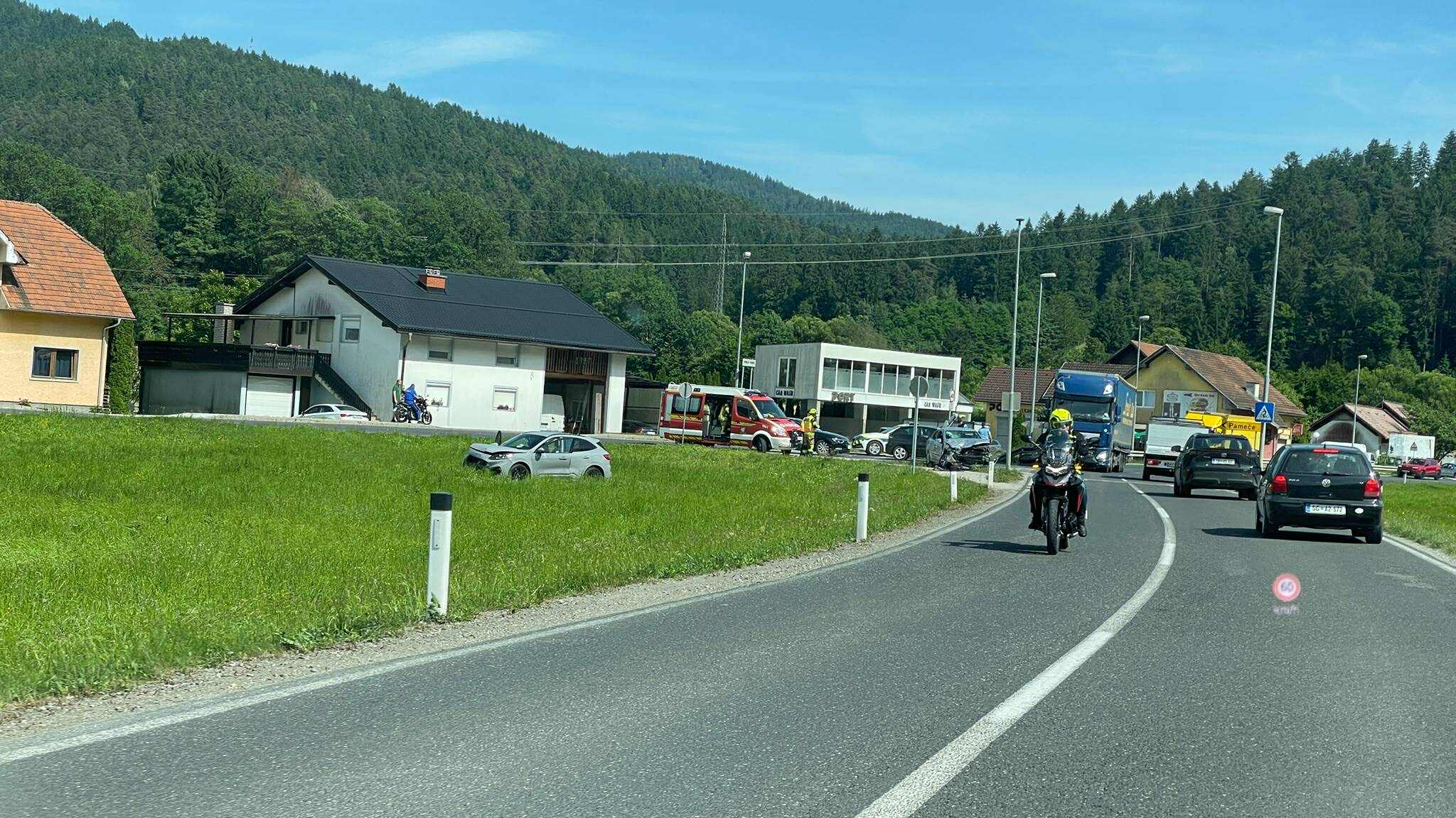 Previdno: Prometna nesreča na relaciji Dravograd-Slovenj Gradec
