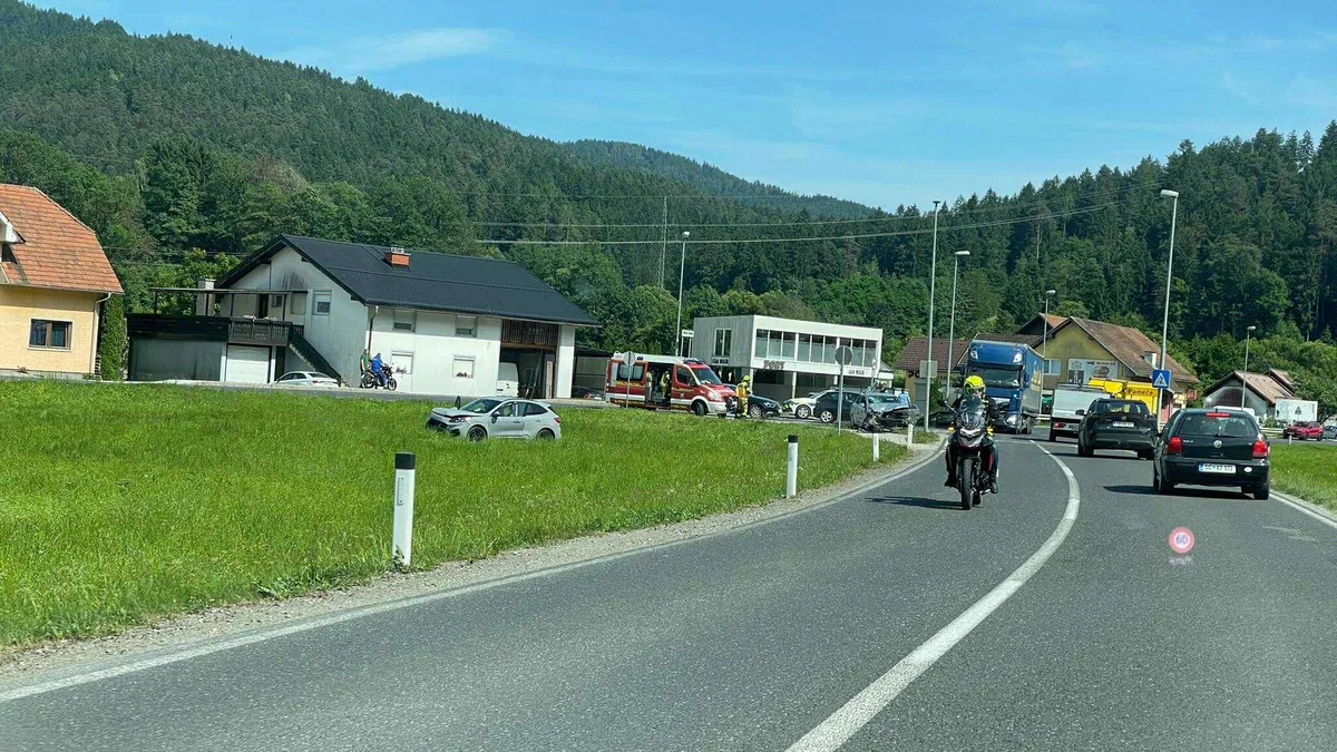 Previdno: Prometna nesreča na relaciji Dravograd-Slovenj Gradec
