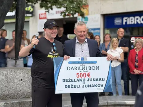 FOTO: Miha Deželak je sedmo etapo začel v Slovenj Gradcu