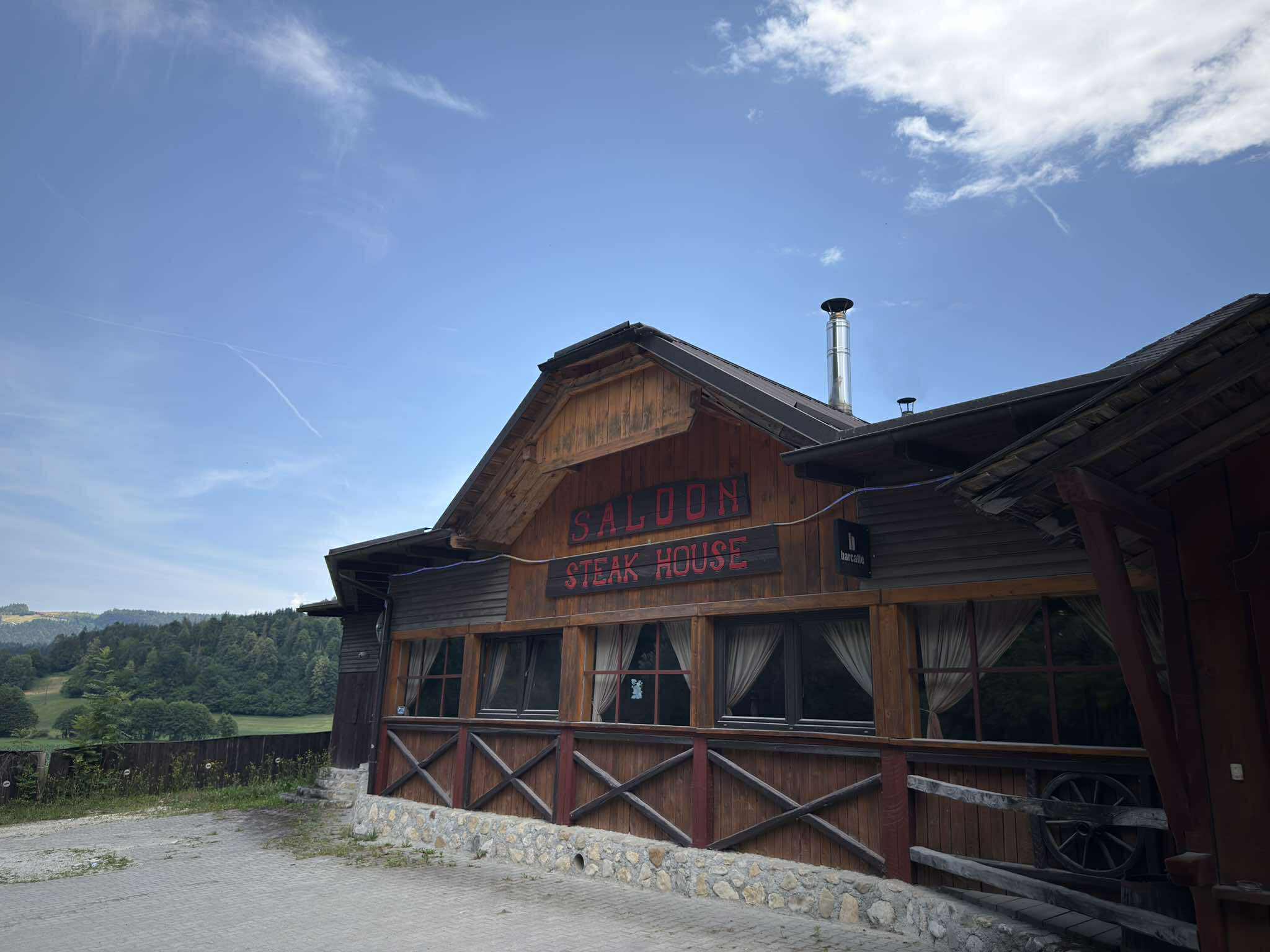 S Saloonovim steak challengom se bosta danes spopadla zaročenca z več kot 3 milijoni sledilcev