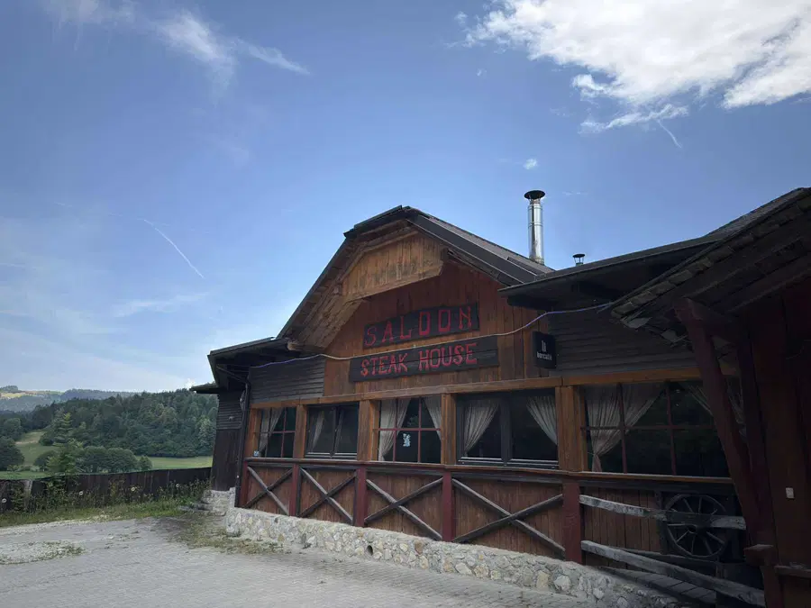 S Saloonovim steak challengom se bosta danes spopadla zaročenca z več kot 3 milijoni sledilcev