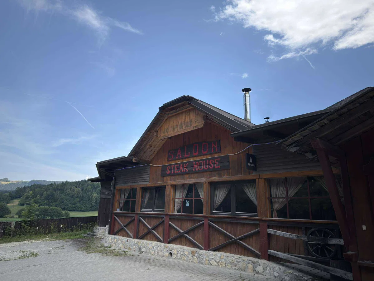 S Saloonovim steak challengom se bosta danes spopadla zaročenca z več kot 3 milijoni sledilcev