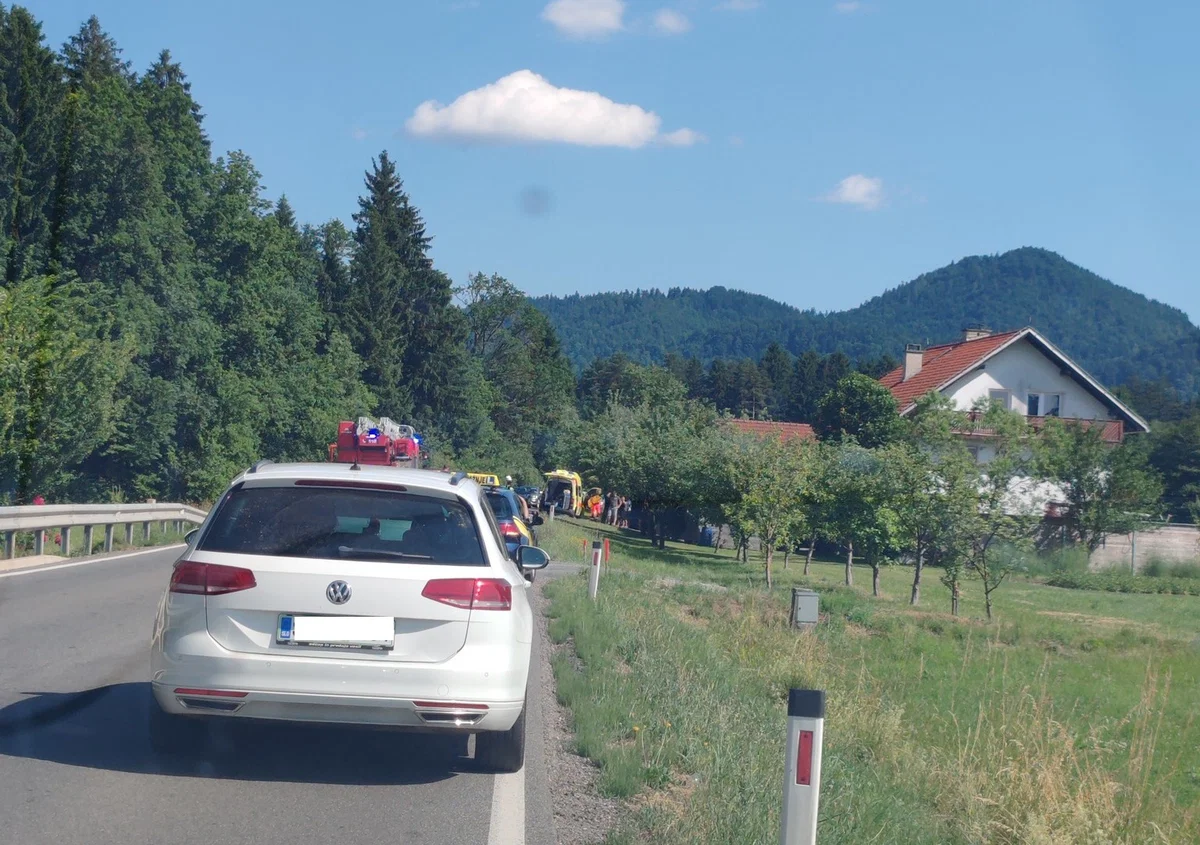 V Turiški vasi je prišlo do prometne nesreče, promet že poteka brez posebnosti