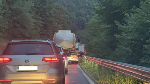 V prometni nesreči pri Sv. Boštjanu poškodovane štiri osebe, promet že poteka