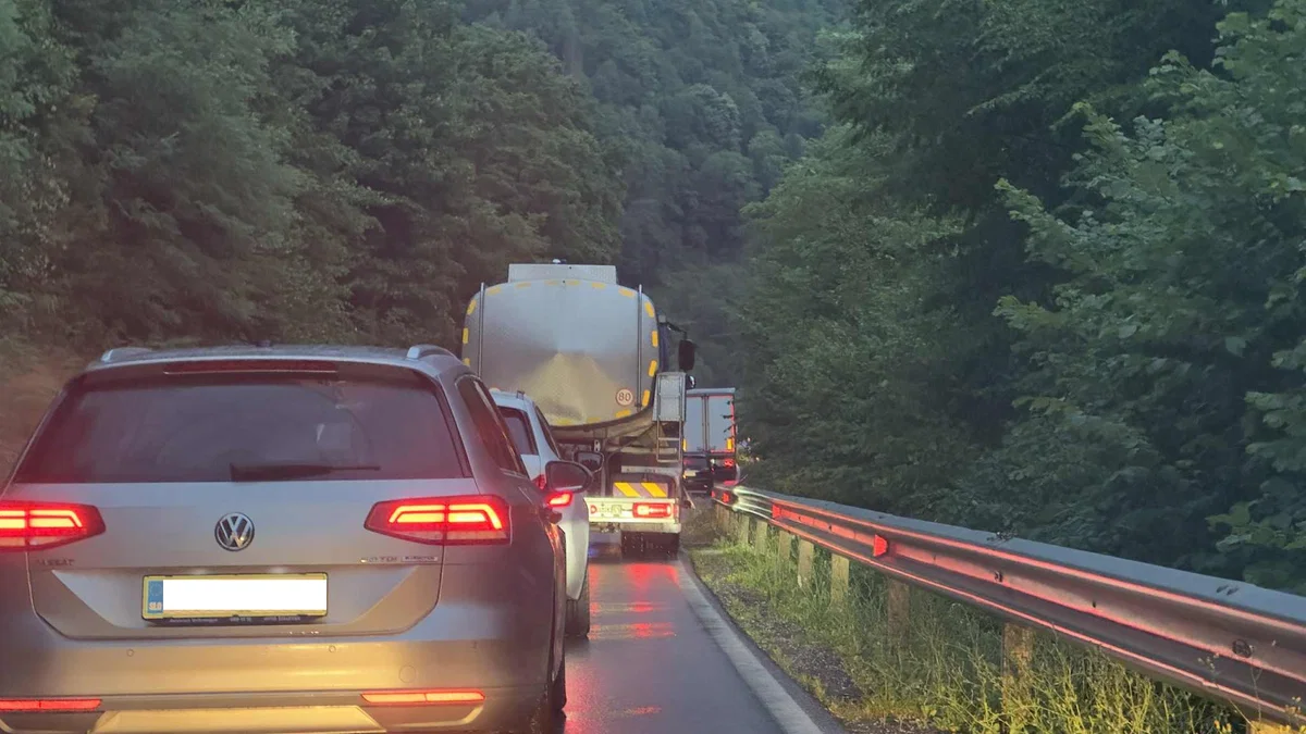 V prometni nesreči pri Sv. Boštjanu poškodovane štiri osebe, promet že poteka