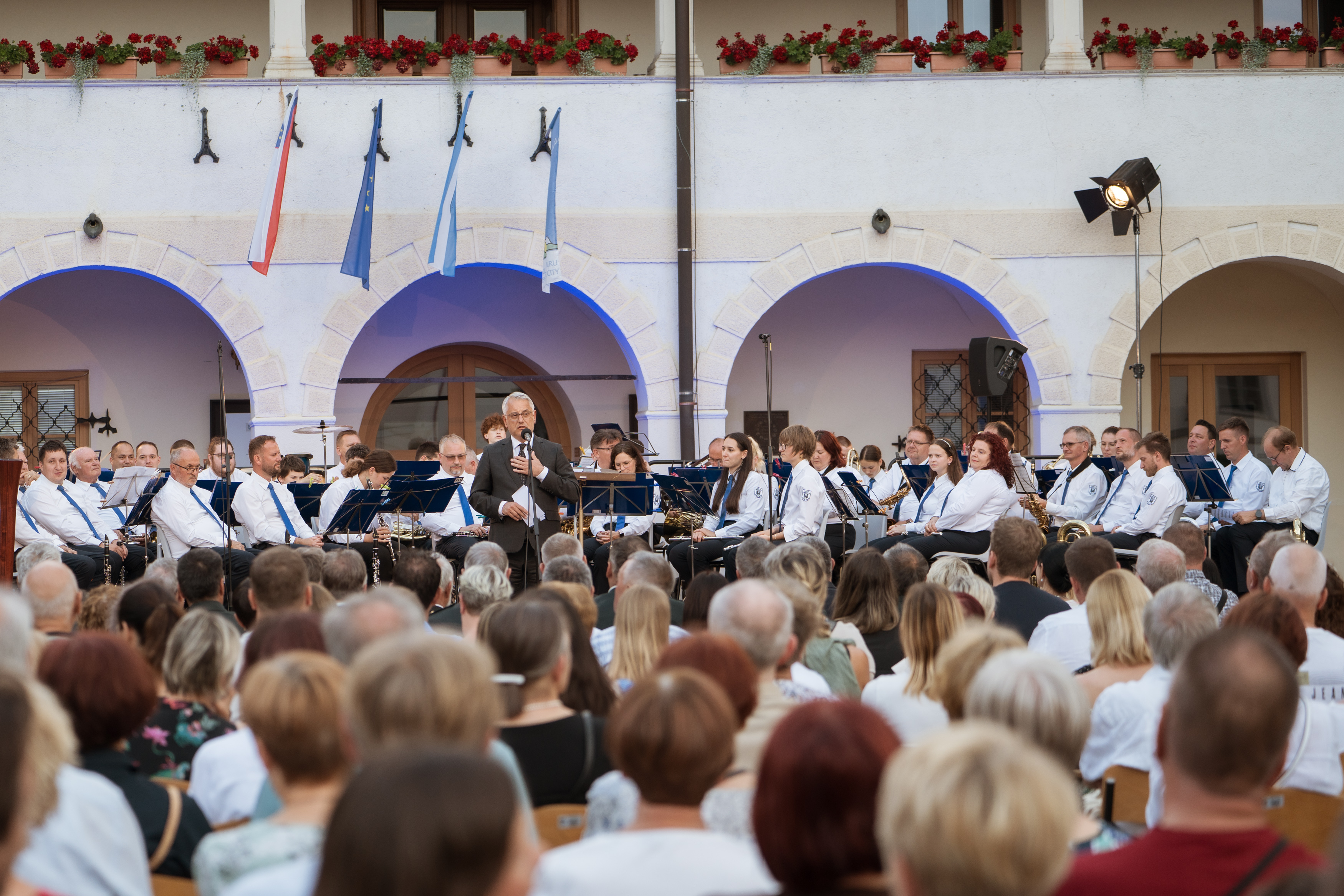 (FOTO) Na proslavi ob dnevu državnosti v Slovenj Gradcu v ospredju vrednote miru, solidarnosti in povezovanja