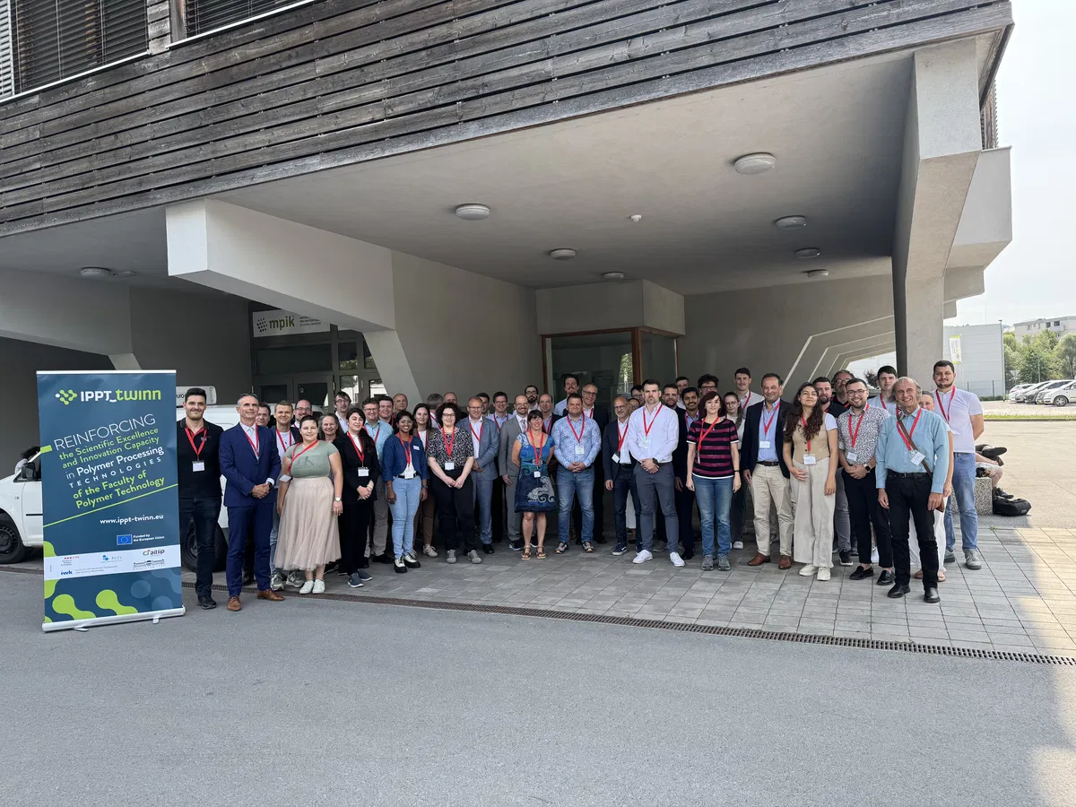 FOTO: Mednarodna konferenca o nadomeščanju kovin in lahkih polimernih kompozitih združila znanost in gospodarstvo