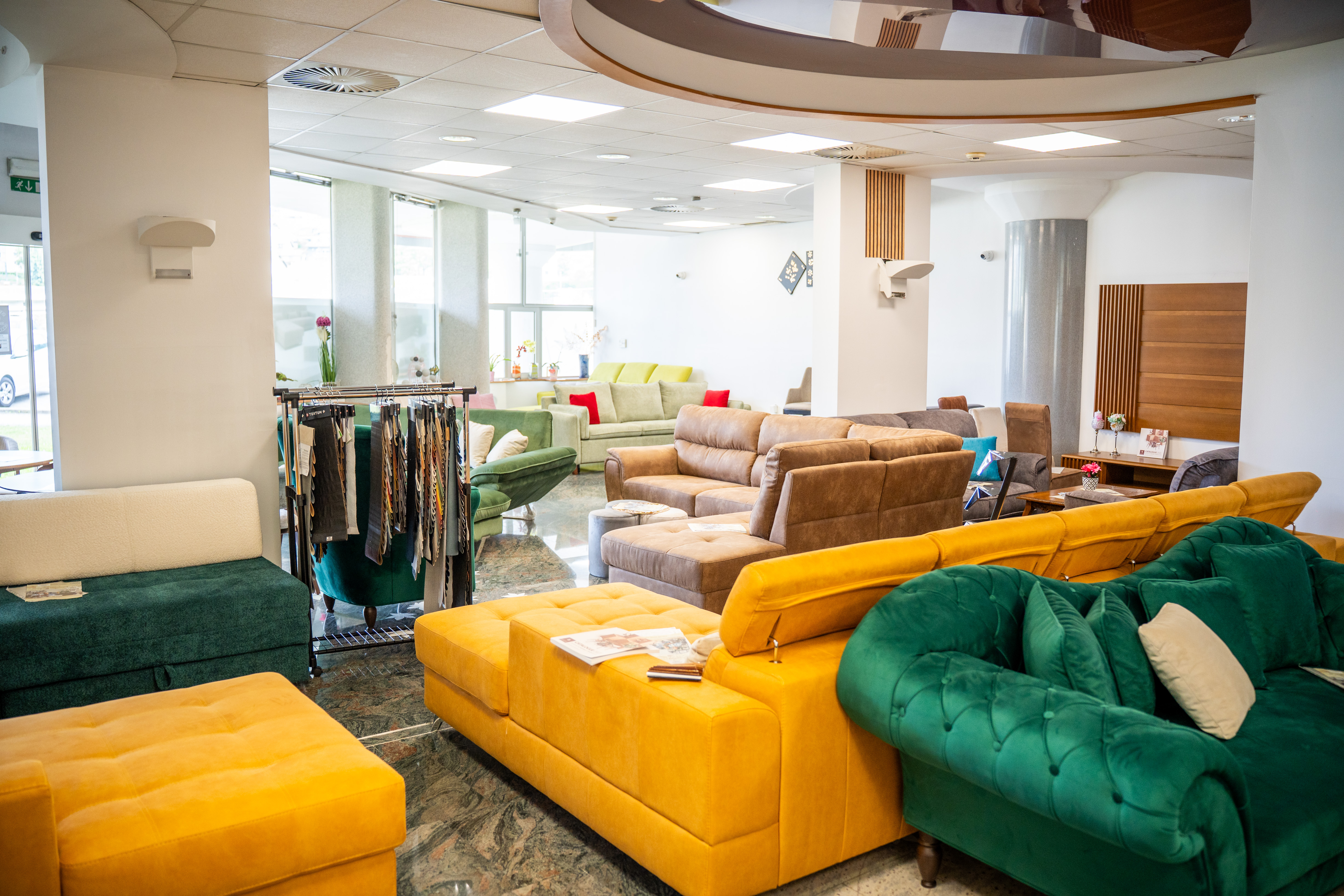 Sedežne garniture Mitrović - kraj, kjer zaživi vaša sanjska sedežna