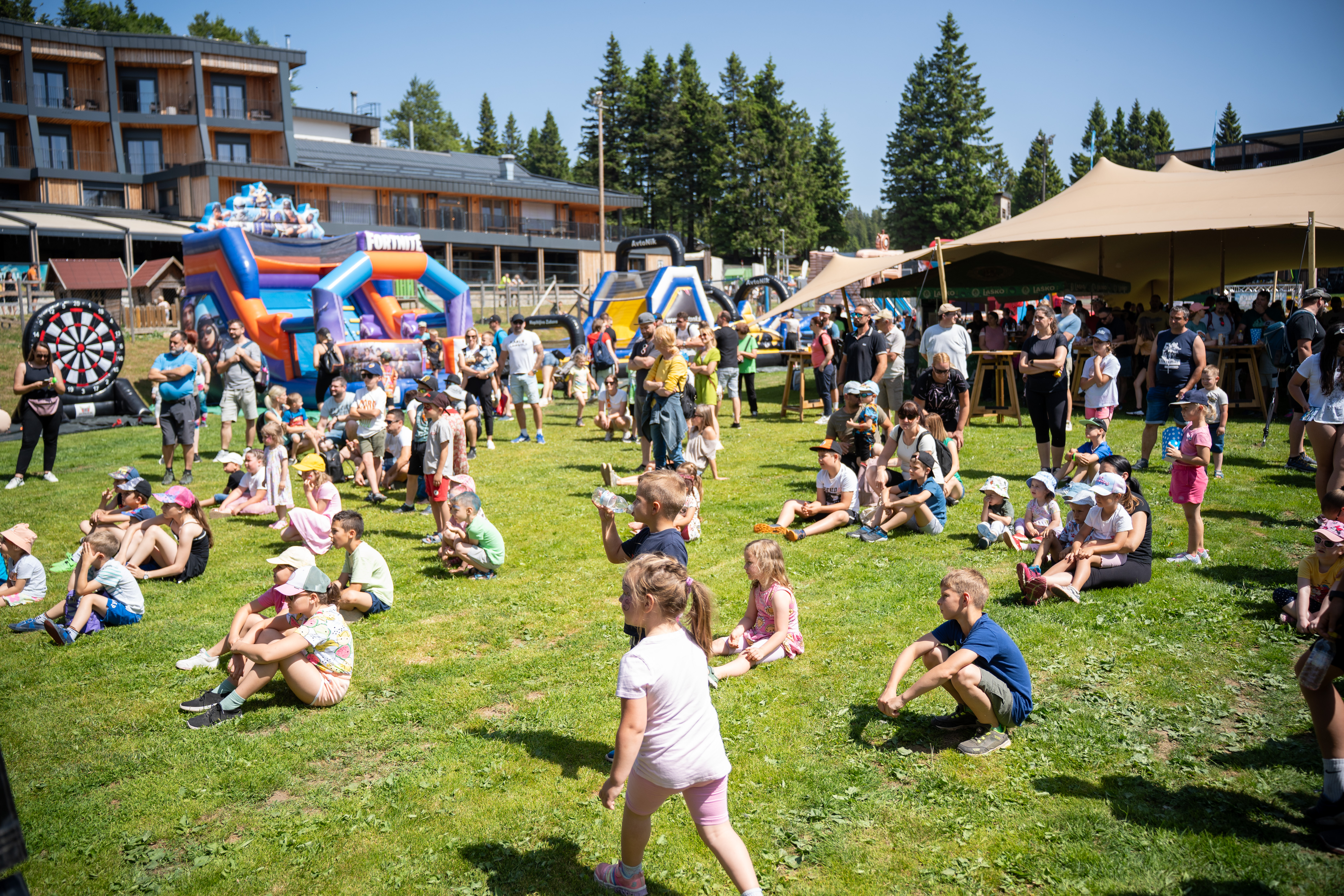 (VIDEO IN FOTO) Nepozaben dan na Kopah: Holcerčkov poletni festival privabil več kot 3000 obiskovalcev