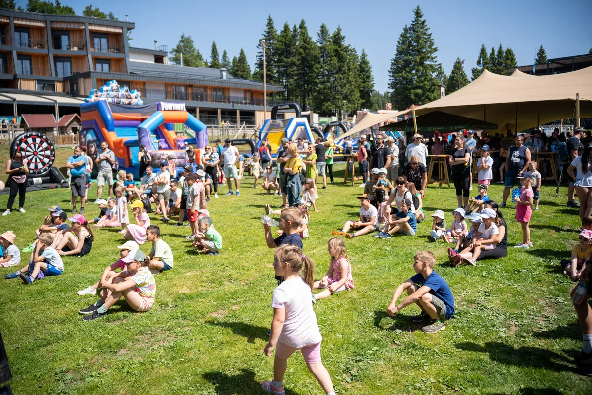 (VIDEO IN FOTO) Nepozaben dan na Kopah: Holcerčkov poletni festival privabil več kot 3000 obiskovalcev