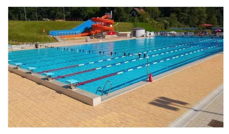 Učenci OŠ Črna med počitnicami brezplačno na bazen in plezanje