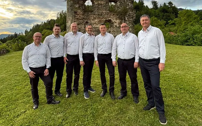 VIDEO: Dravograjski sekstet in Samo Javornik izdali nov videospot V Traberg z globoko glasbeno pripovedjo o koroški duši