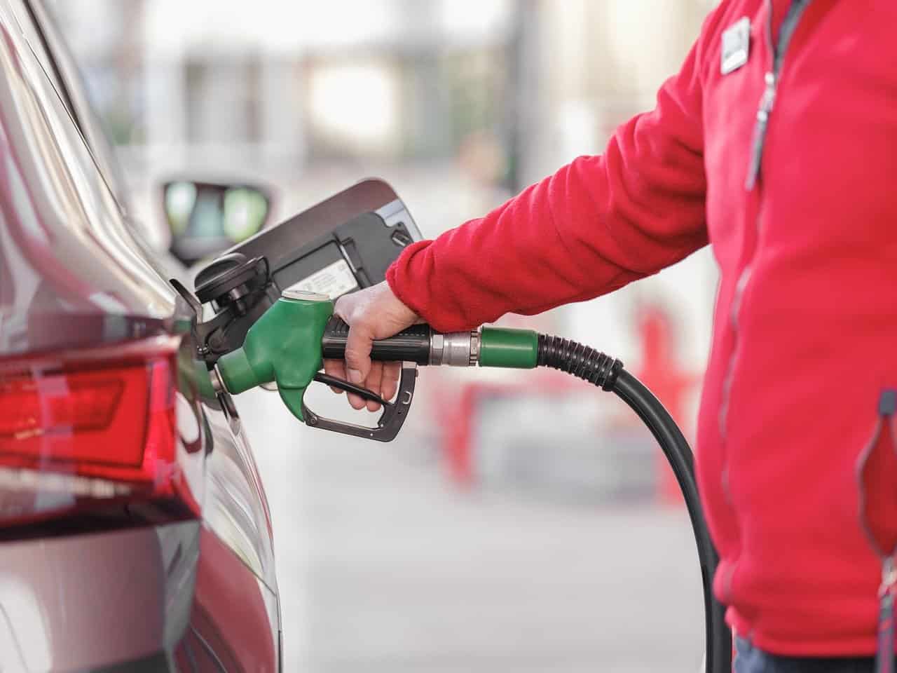 Petrol preklical današnje enourno zaprtje prodajnih mest