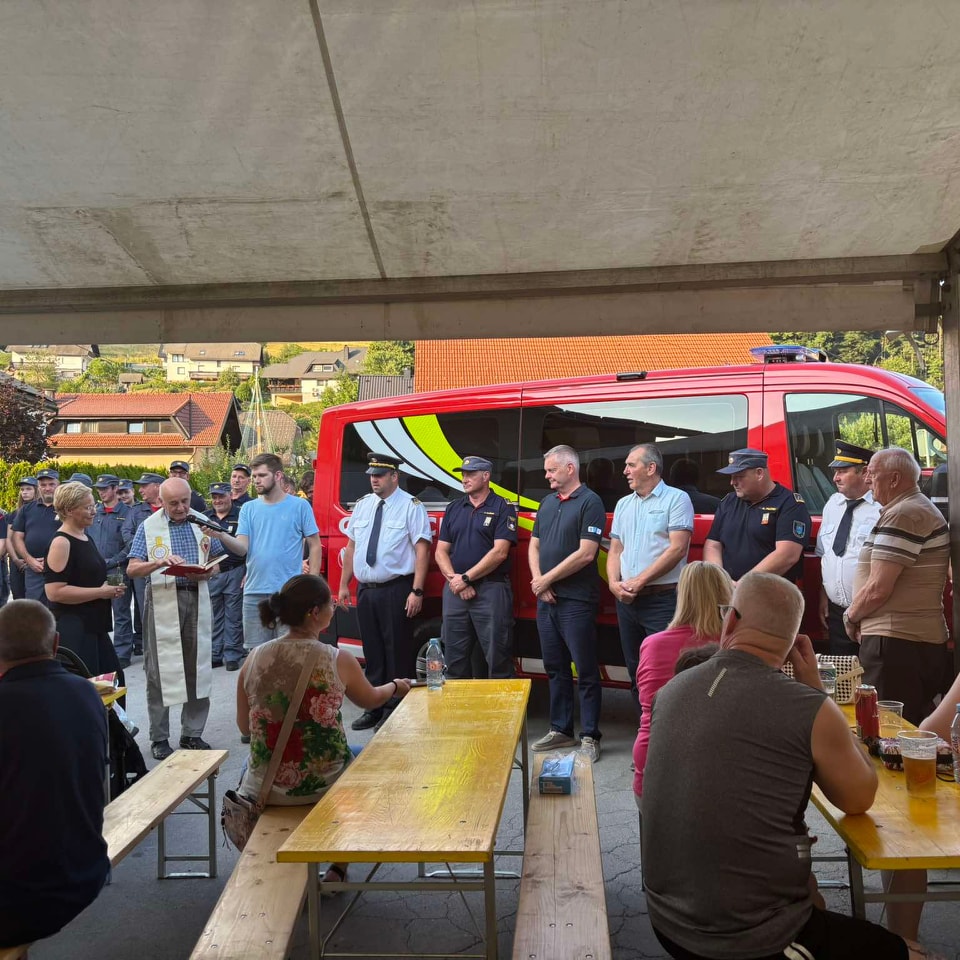 FOTO: Z nepozabno veselico so gasilci PGD Pameče - Troblje obeležili pridobitev novega vozila