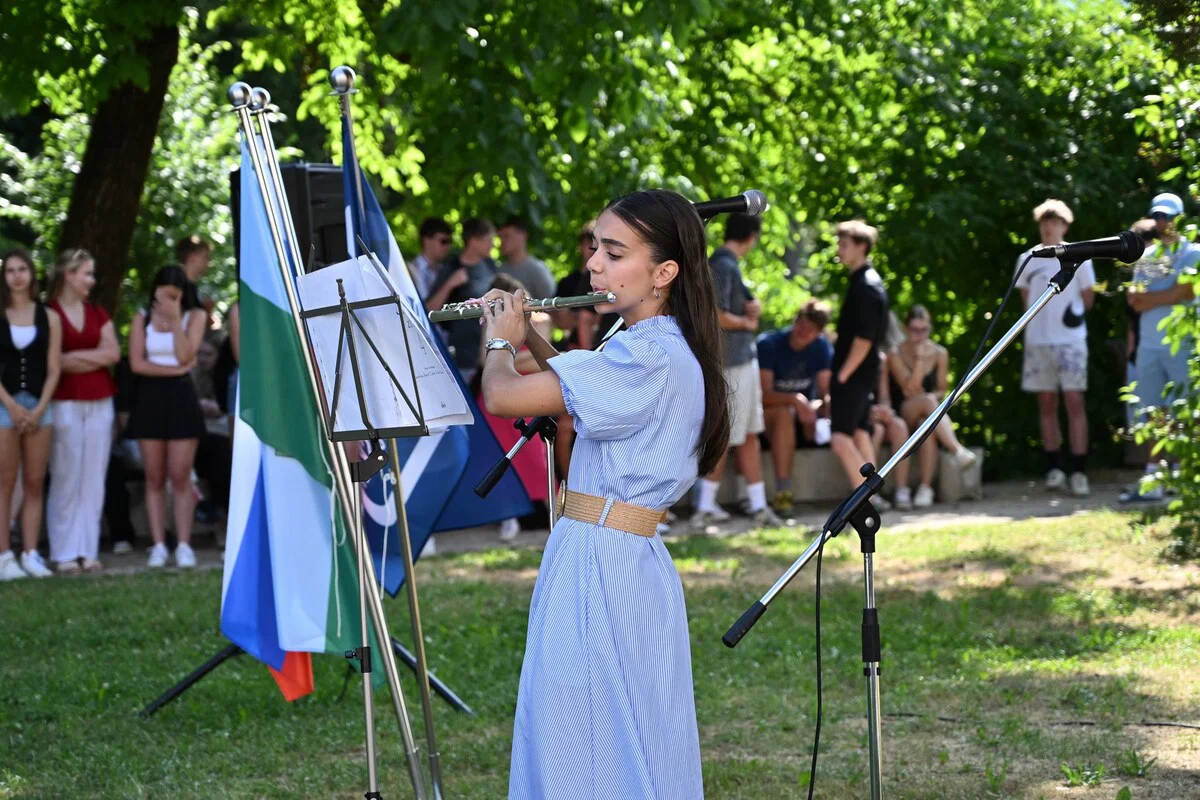 FOTO: Gimnazija Ravne ponosno obeležila 34. obletnico dneva državnosti