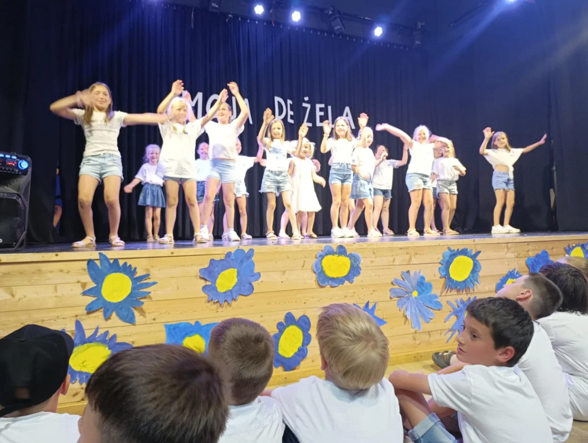 Zaključna prireditev "Moja dežela" – srčno slovo od šolskega leta v Kotljah (FOTO)