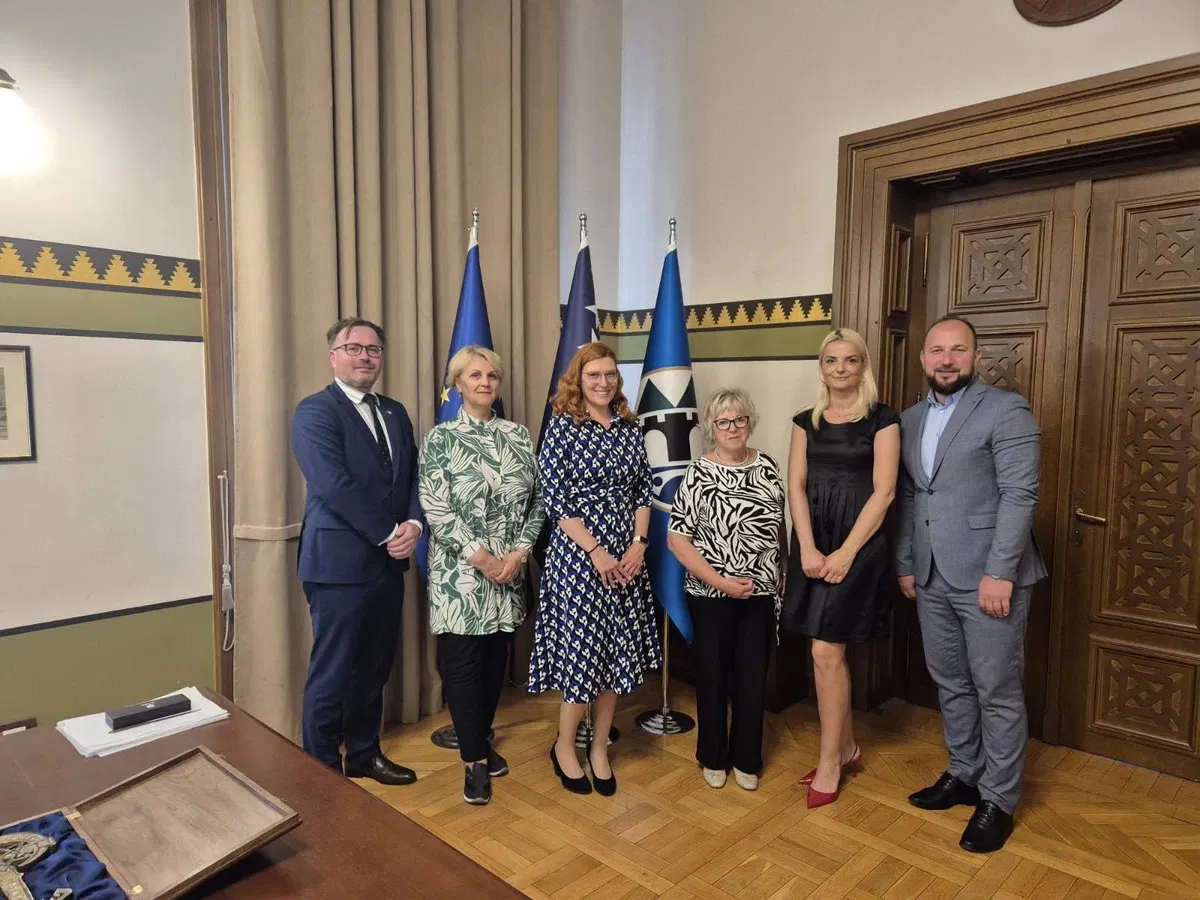 Predstavnici MO Slovenj Gradec obiskali veleposlanika Damijana Sedarja v Sarajevo (FOTO)