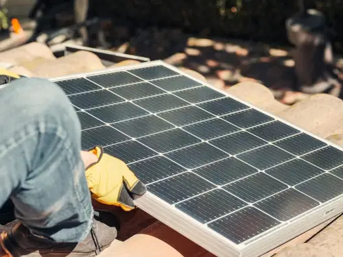 Občina Ravne pričela z izgradnjo sončnih elektrarn na javnih stavbah