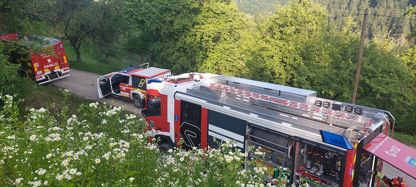 Gasilci posredovali pri požaru podrastja na območju Tolstega vrha