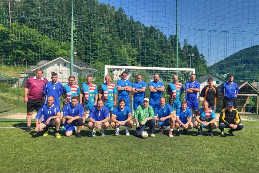 FOTO: V Mislinji izvedli turnir v malem nogometu med župani, vojaki in policijo