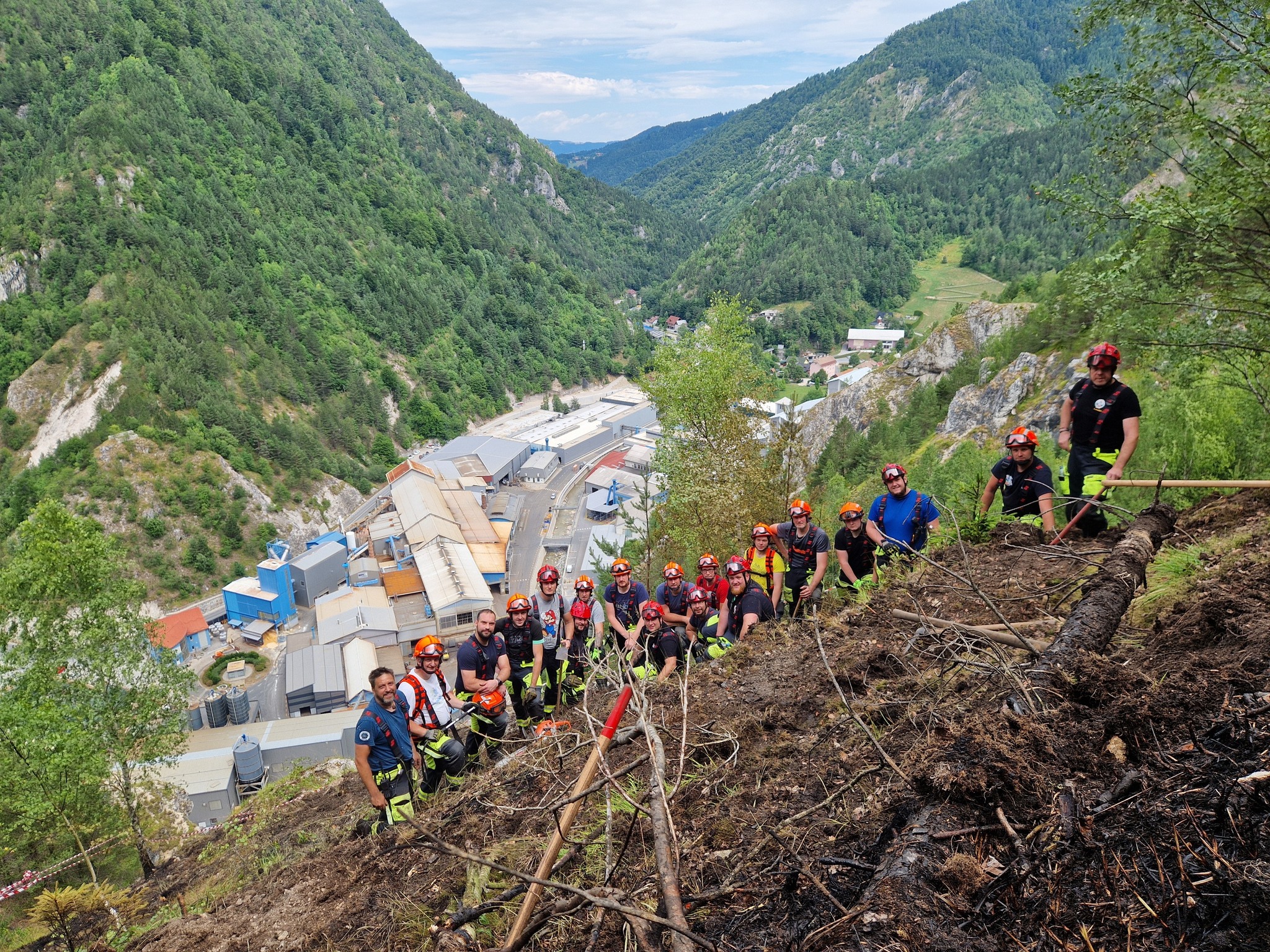 PGD Črna: Požar nad Žerjavom po dveh dneh končno pogašen